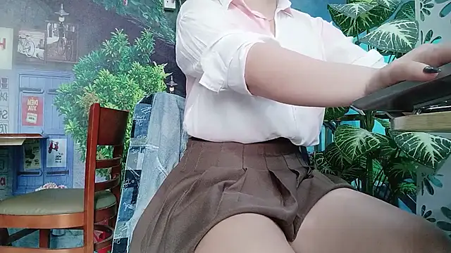 Bonnie-2k online show from November 13, 2025, 1:42 am