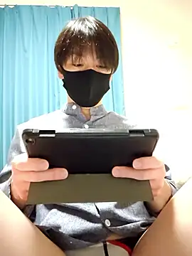 Snapshot of Earth_001 chatting on November 20, 2025, 12:06 pm Earth 001 online show from November 20, 2025, 12:06 pm