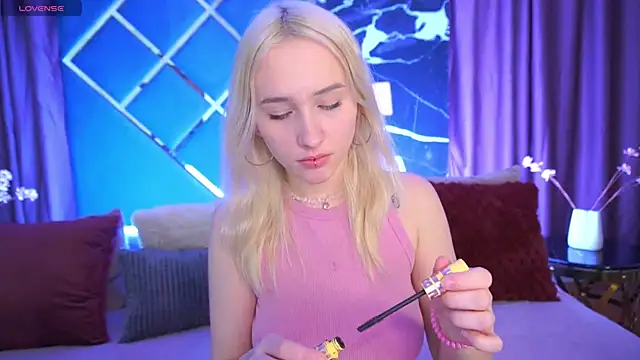 LilElfie online show from February 10, 2026, 11:59 pm