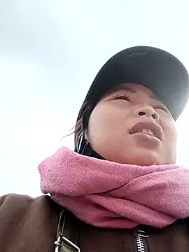 PhamPhung online show from November 19, 2025, 4:12 am