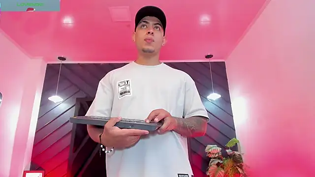 marco garciia  online show from December 1, 2025, 11:27 pm