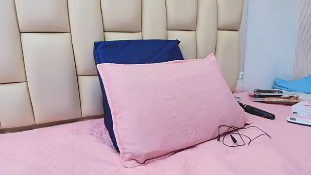 sweet amye online show from December 15, 2025, 7:09 pm