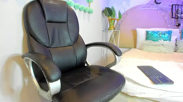 alanna blaze online show from October 28, 2025, 12:48 pm