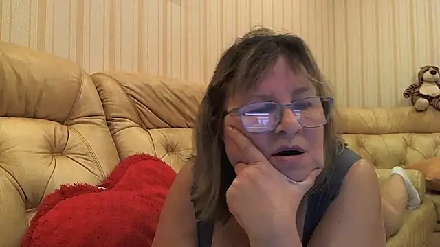 Simply woman online show from April 8, 2026, 7:48 pm