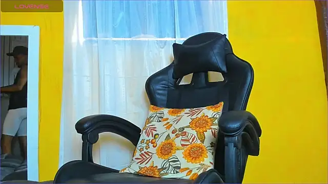 Alex bigcock11  online show from December 15, 2025, 4:13 pm