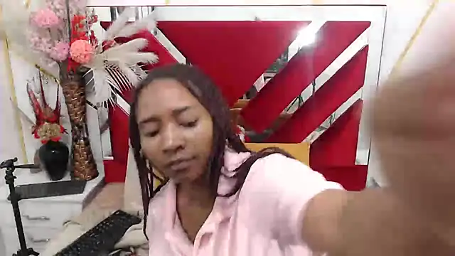 AmbarSmit online show from November 21, 2025, 7:24 pm