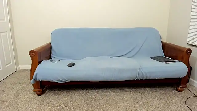 KristalMountain online show from December 4, 2025, 4:55 am