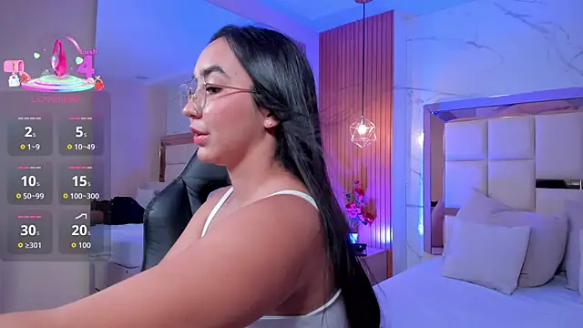 julieta rosee online show from July 16, 2026, 10:51 pm