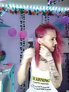 Purple2StayThnxx online show from October 21, 2025, 1:32 pm