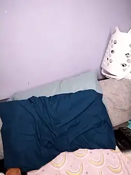 Purple2StayThnxx online show from January 17, 2026, 4:21 pm