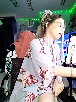 Purple2StayThnxx online show from February 22, 2026, 6:27 am