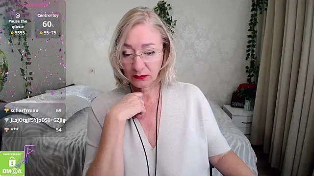 hunters woman online show from October 20, 2025, 12:13 am