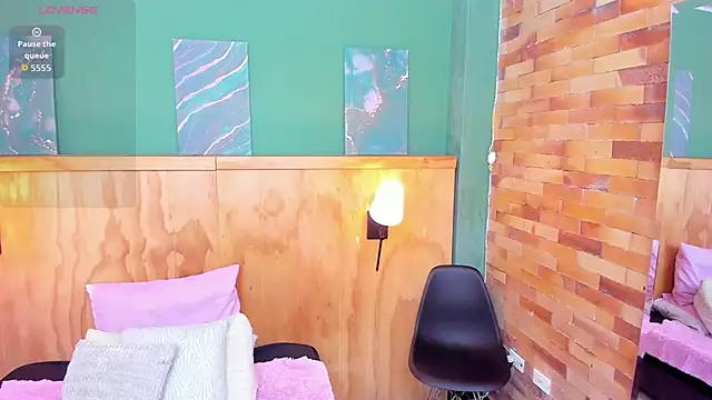 milavega  online show from March 18, 2026, 1:13 pm