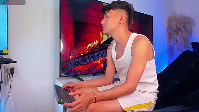 Snapshot of Steven_baby69 chatting on October 28, 2025, 3:07 am Steven baby69 online show from October 28, 2025, 3:07 am