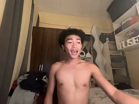 Snapshot of yourhotpinoy chatting on April 8, 2026, 1:34 pm yourhotpinoy online show from April 8, 2026, 1:34 pm