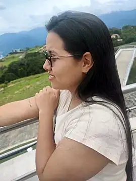 Dilan and Mia online show from October 8, 2025, 3:35 pm