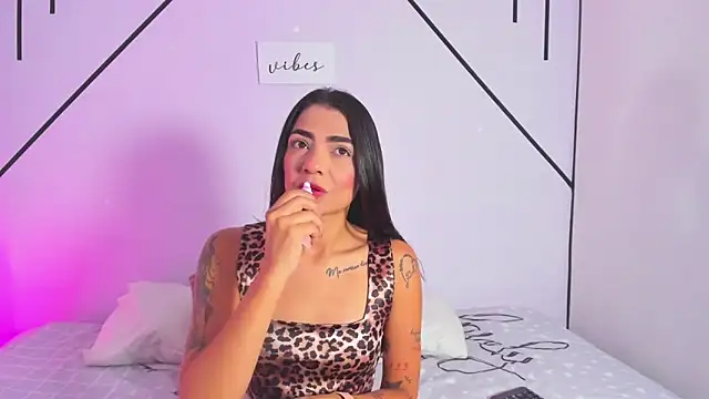 MiahCornell  online show from November 9, 2025, 7:51 pm