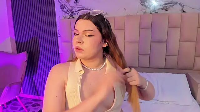 Snapshot of Maxxxine1 chatting on March 2, 2026, 10:06 pm Maxxxine1 online show from March 2, 2026, 10:06 pm