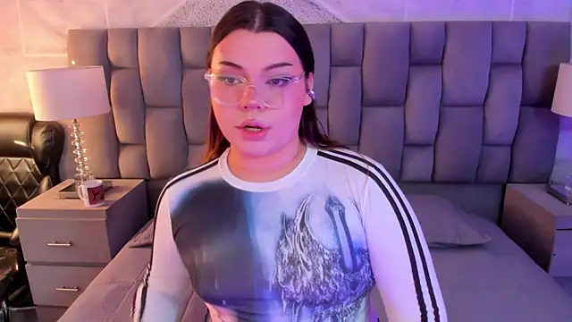 Snapshot of Maxxxine1 chatting on March 6, 2026, 10:38 pm Maxxxine1 online show from March 6, 2026, 10:38 pm