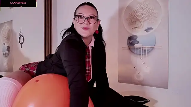 karla valk1 online show from October 18, 2025, 11:56 am