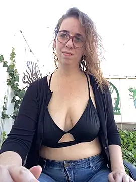 sweetsocalgirl online show from September 15, 2025, 11:27 pm