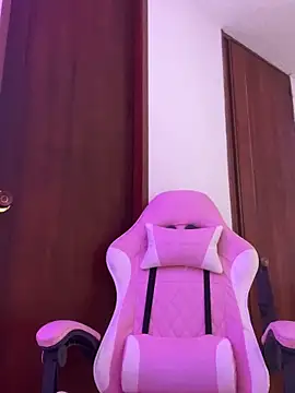 Abril luxury online show from February 18, 2026, 12:34 pm