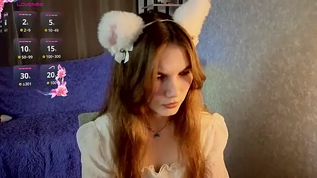 Snapshot of Nika_OMG chatting on October 3, 2025, 8:32 pm Nika OMG online show from October 3, 2025, 8:32 pm