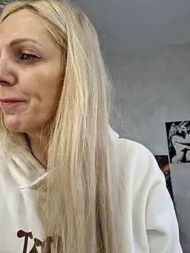 Snapshot of Monna chatting on January 27, 2025, 12:05 pm Monna online show from January 27, 2025, 12:05 pm