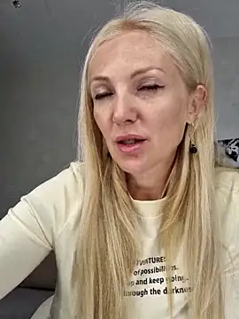 Snapshot of Monna chatting on February 22, 2025, 2:19 pm Monna online show from February 22, 2025, 2:19 pm