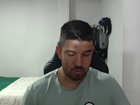 Axel11113 online show from November 4, 2025, 4:27 am