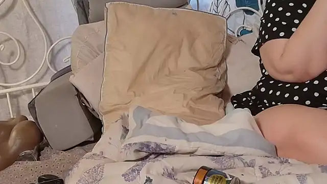 g0lden are0las89 online show from February 4, 2026, 10:05 pm