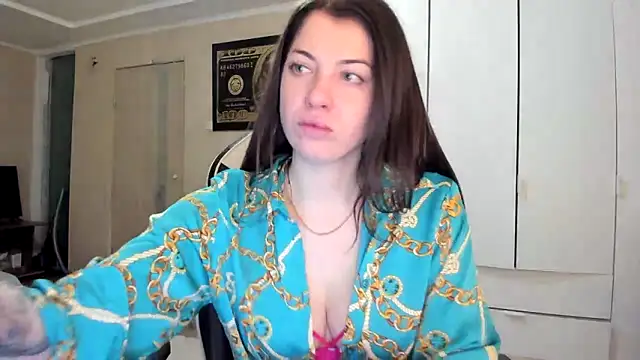 EmiLovsi online show from February 18, 2026, 9:33 pm