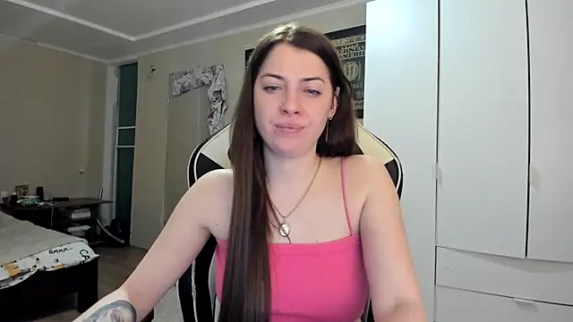 EmiLovsi online show from April 26, 2026, 8:17 pm