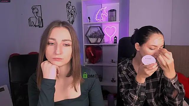 eva smiith  online show from November 28, 2025, 6:46 am