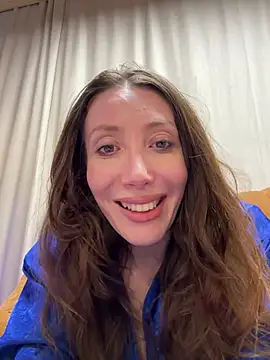 HellaryTourent online show from January 12, 2026, 3:19 pm