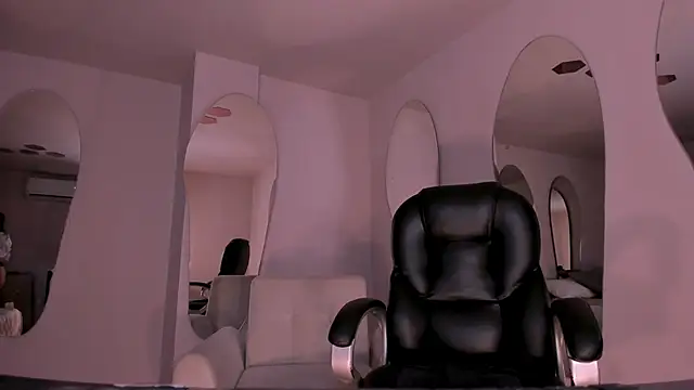 Snapshot of AgathaKondo_ chatting on February 13, 2026, 9:37 pm AgathaKondo online show from February 13, 2026, 9:37 pm