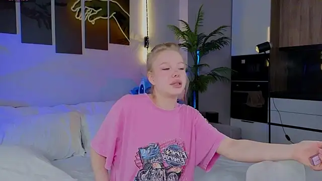 emilyshepar d online show from April 21, 2026, 2:51 am