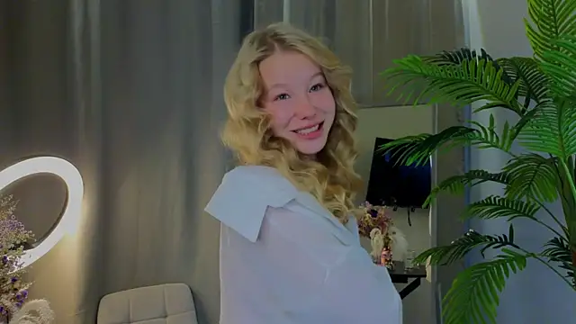 emilyshepar d online show from September 18, 2025, 1:41 am