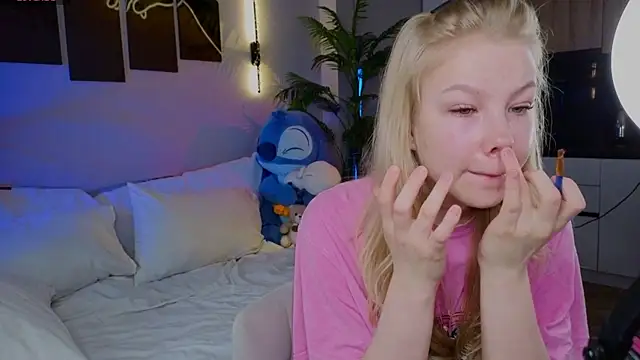 Snapshot of emilyshepar_d chatting on April 22, 2026, 2:18 am emilyshepar d online show from April 22, 2026, 2:18 am