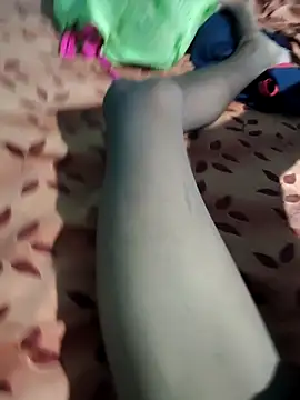 Snapshot of RAYI_Queen_4 chatting on February 26, 2026, 5:24 pm RAYI Queen 4 online show from February 26, 2026, 5:24 pm