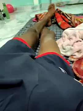 Snapshot of RAYI_Queen_4 chatting on February 14, 2026, 3:45 pm RAYI Queen 4 online show from February 14, 2026, 3:45 pm