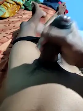 Snapshot of RAYI_Queen_4 chatting on February 28, 2026, 11:15 pm RAYI Queen 4 online show from February 28, 2026, 11:15 pm