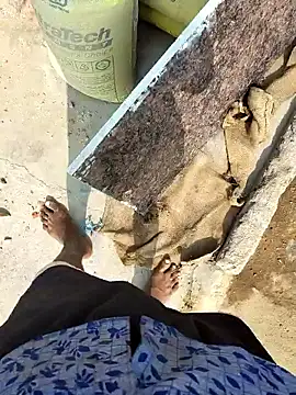 Snapshot of RAYI_Queen_4 chatting on February 4, 2026, 5:57 am RAYI Queen 4 online show from February 4, 2026, 5:57 am