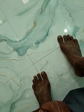 Snapshot of RAYI_Queen_4 chatting on February 14, 2026, 3:40 am RAYI Queen 4 online show from February 14, 2026, 3:40 am