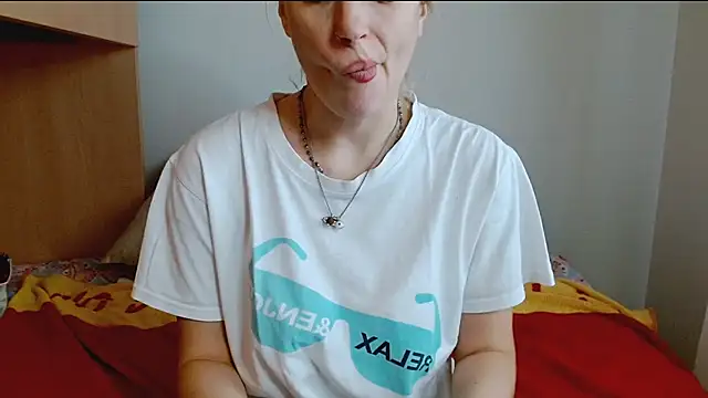 SatinQueen90 online show from November 15, 2025, 10:41 am