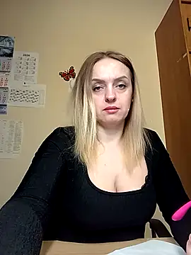 Snapshot of Ami_Foxy chatting on May 6, 2026, 5:44 am Ami Foxy online show from May 6, 2026, 5:44 am