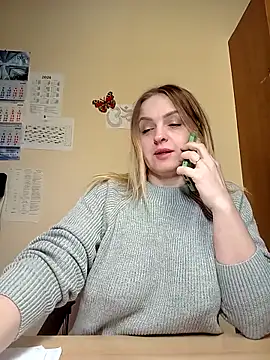 Ami Foxy online show from May 4, 2026, 5:33 am