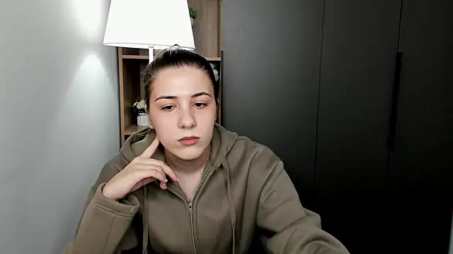 QueenieGitt online show from March 14, 2026, 5:24 am