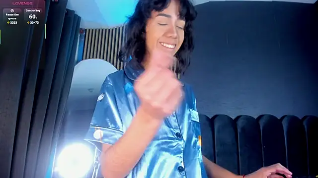 Gina 77 online show from November 20, 2025, 12:28 pm