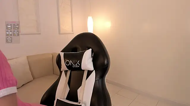 Snapshot of Lilily_lv chatting on October 4, 2025, 12:17 pm Lilily lv online show from October 4, 2025, 12:17 pm